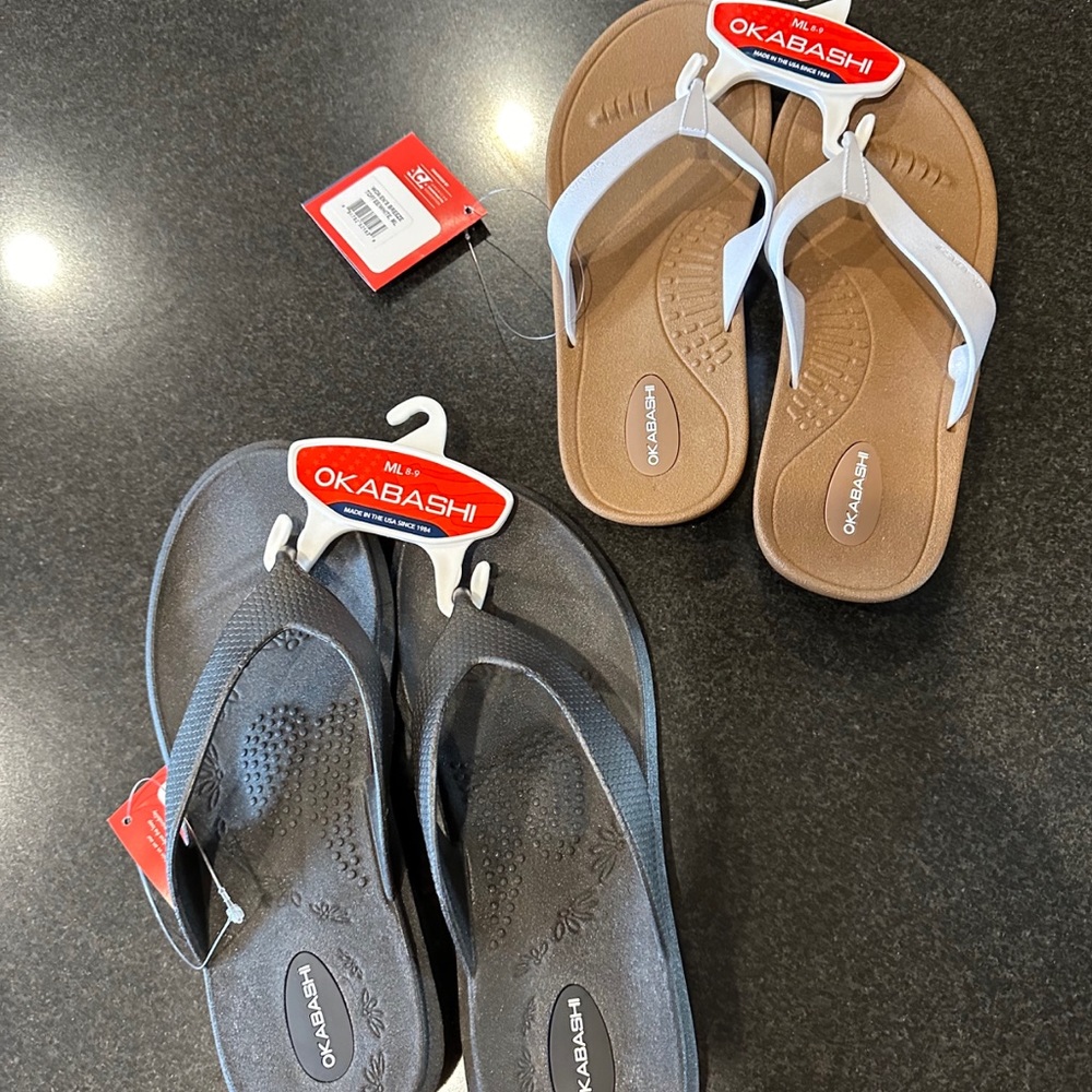 2 Pairs of Okabashi Flip Flops (ML/8-9)